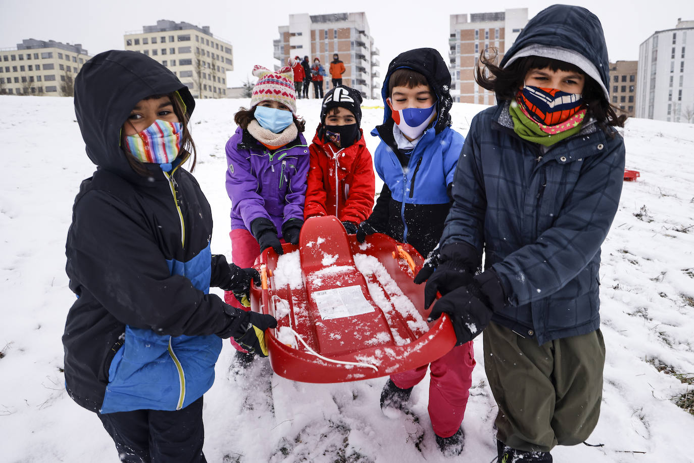 Fotos: Álava se prepara para otra jornada de nieve